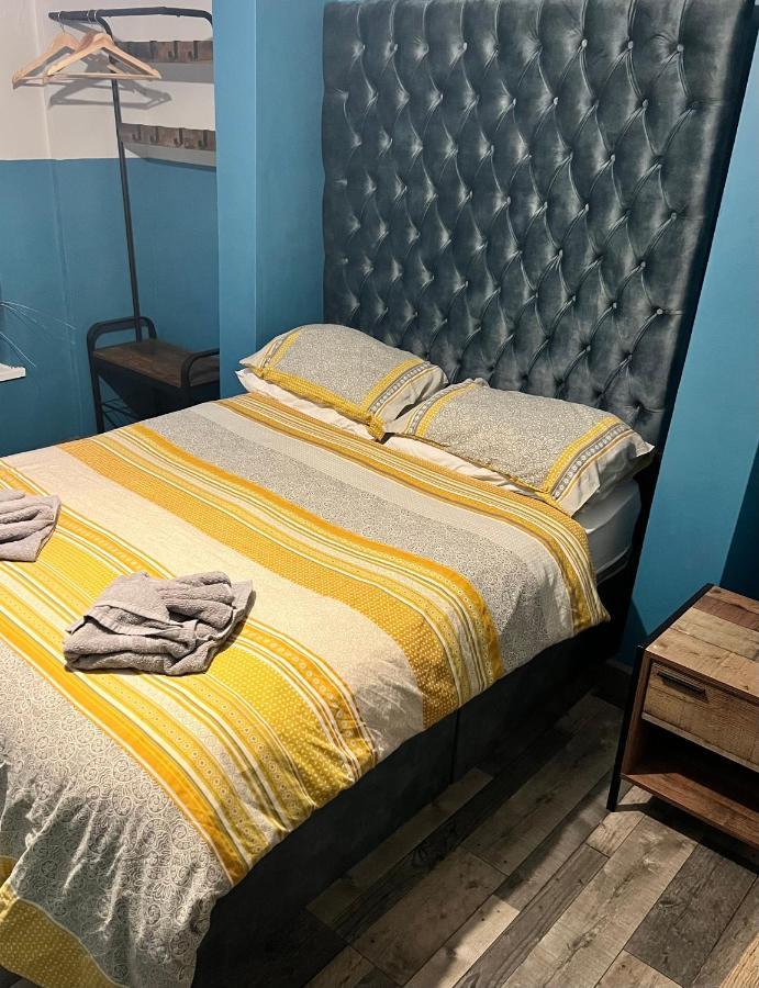 Town Center Large 2 Bedroom Apartment- Sleeps Up To 6 - Dogs Welcome - 2 Minutes From Train Station Blackpool Dış mekan fotoğraf